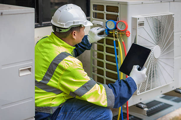 Professional Hvac technician working in West Chicago, IL